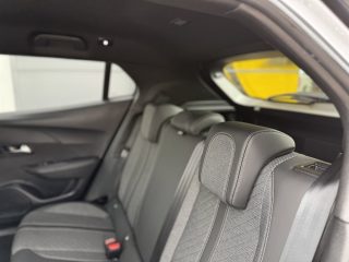 Peugeot 2008 PureTech 100 S&S Allure 6-Gang-Manuell