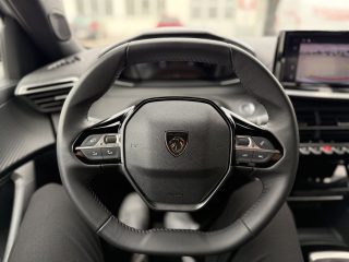 Peugeot 2008 PureTech 100 S&S Allure 6-Gang-Manuell